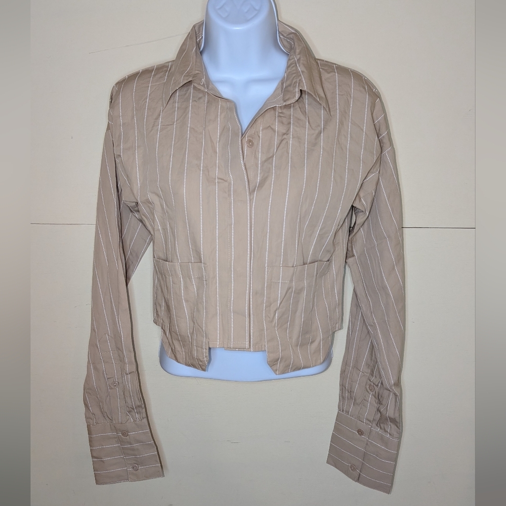 NWT Pretty Little Thing Cropped Button Down Shirt Loose Fit in Tan